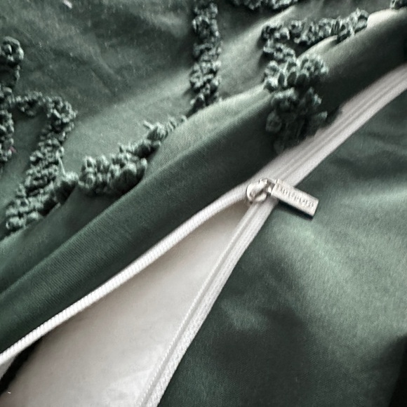 Forest green queen size tufted duvet cover and sham set - Picture 4 of 9